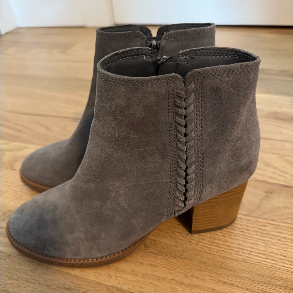 NWOT Blondo Perla Waterproof blue gray suede booties, 8M